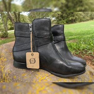 NWT Born black leather ankle boots size 9.5